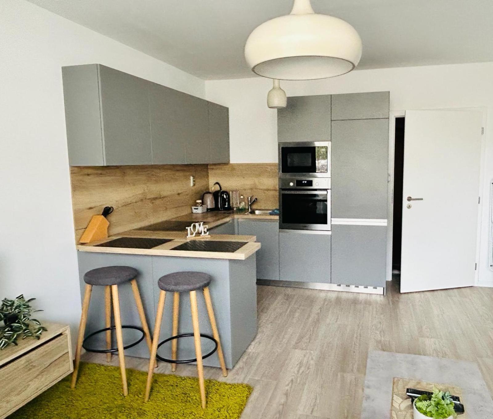 Apartament Krasny Utulny S Balkonom A Parkovanim! *